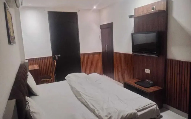 Hotel Shri Sai Deluxe