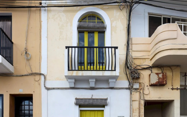 Seafront Small Home w Terrace