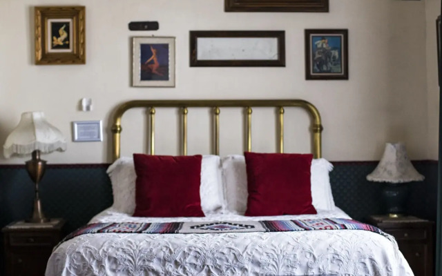 Red Garter Inn