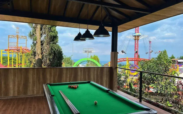 Villa 4-BR Klub Bunga No. 10 Batu Malang