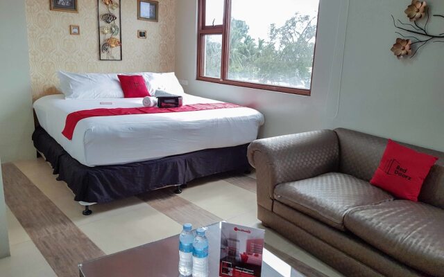 RedDoorz Plus near Holy Name University Medical Center