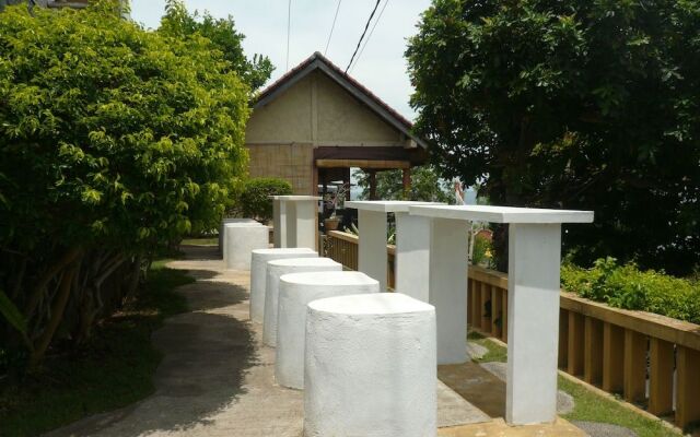 Lucky Paradise Bungalows on The Beach