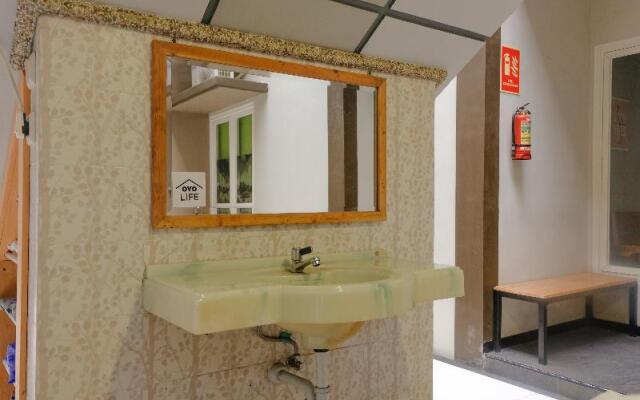 OYO Life 2399 Gerbera House - Kos Putri