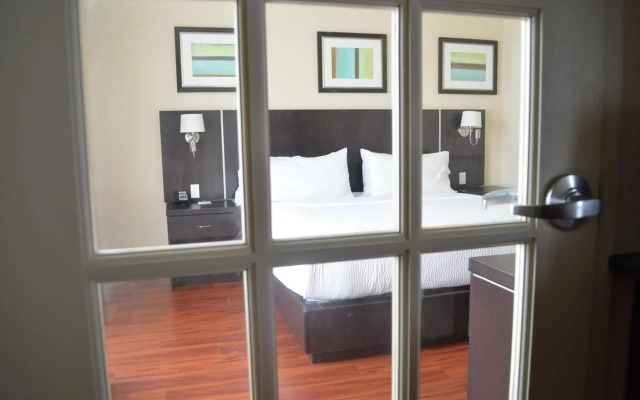 Holiday Inn Hotel & Suites Montreal Airport by IHG