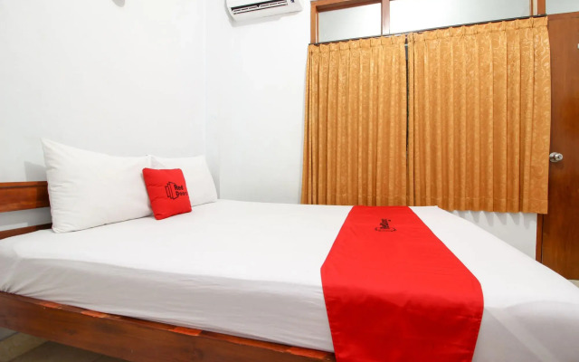 RedDoorz Plus near Alun Alun Selatan