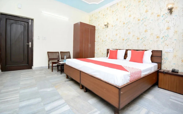 Hotel Ra Flora by OYO Rooms
