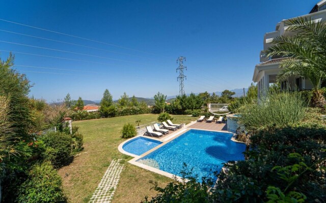 Pleasant House With Private Pool in Fethiye