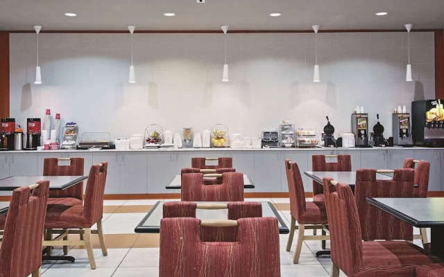 La Quinta Inn & Suites By Wyndham Harrisburg-Hershey