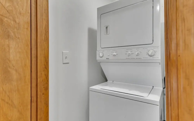 Wildwood Wonder 2 Bedroom Condo by Redawning