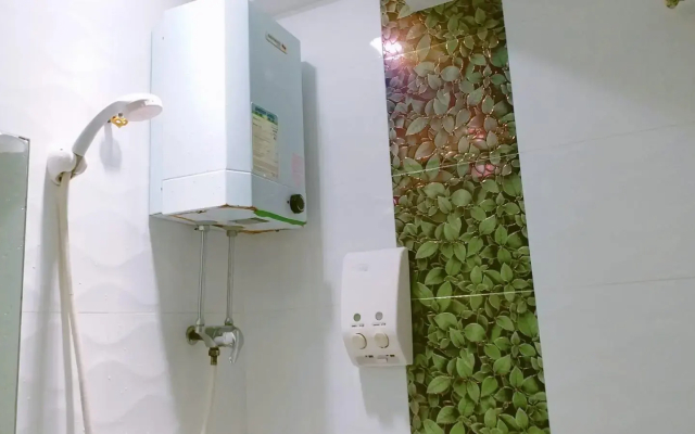 Lucky Hotel - Carlton Group of Hostels