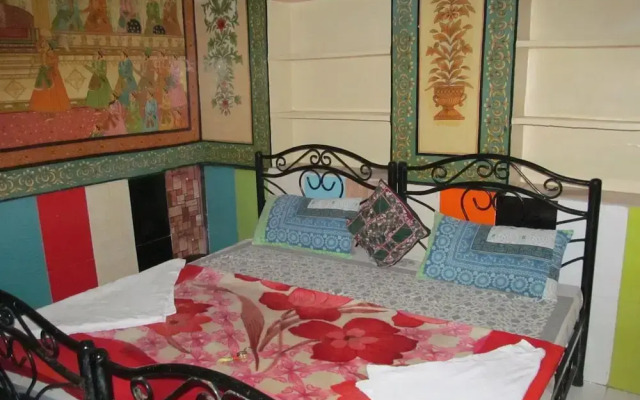 Goroomgo Dylan Cafe & Guest Jodhpur