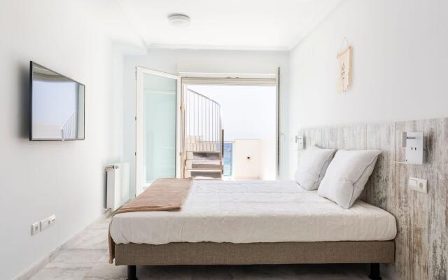 Modern apartment with roof terrace and sea view