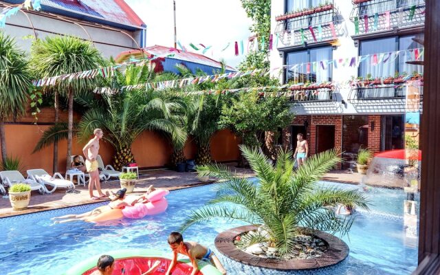 Zhemchug Village Hotel