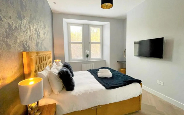 Trendy and Newly Reno'd 1 Bed Nr The Meadows