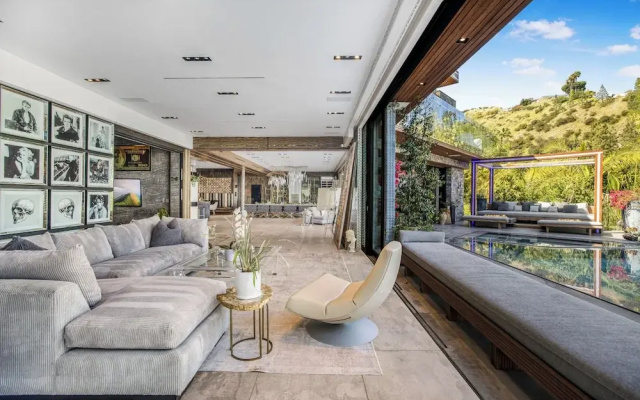 Villa Kaleida - Sleek Modern Sunset Villa With Eclectic Style & Infinity Pool