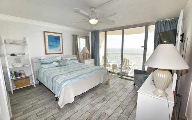 1201 Waters Edge Resort 3 Bedroom Condo by RedAwning