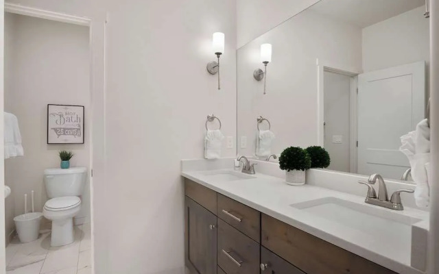 Magnolia Pool, Hot Tub, and Pickleball!