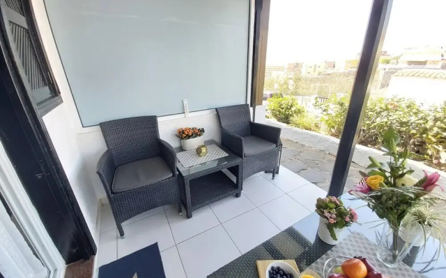 Central Apartment With Sea Views
