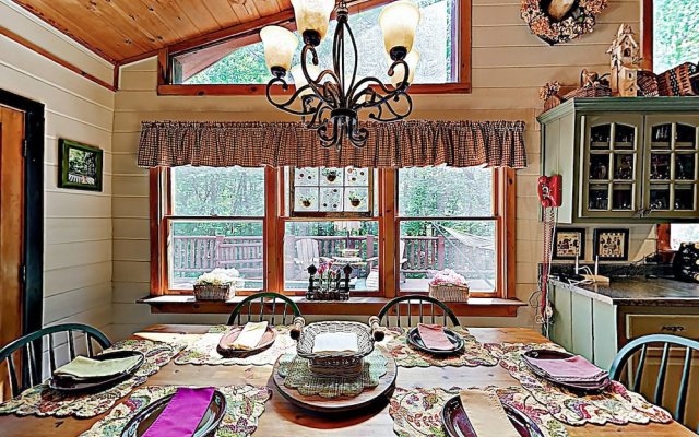 New Listing Mountain Laurel Lodge W Hot Tub 5 Bedroom Home