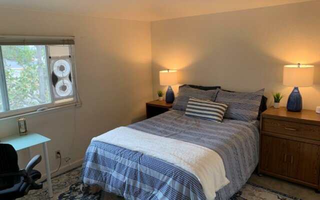 Gorgeous Queen Bedroom in Lg Saratoga House - Cars Available