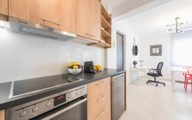 2 stops to Acropolis - Free Cancellation - Terrace