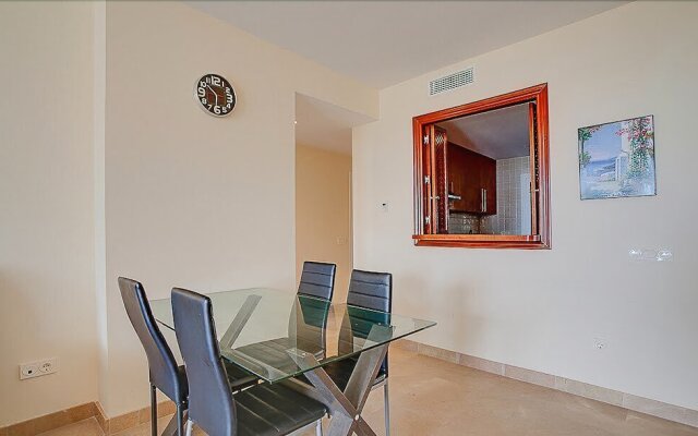 2 Bedrooms Apartment with Garden View