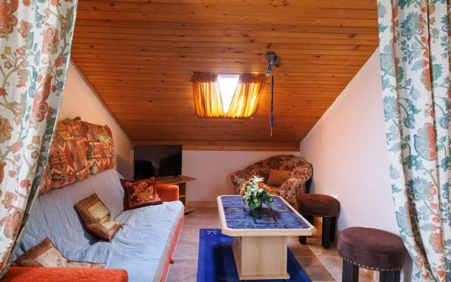 Classic and Trendy Apartment With Terrace