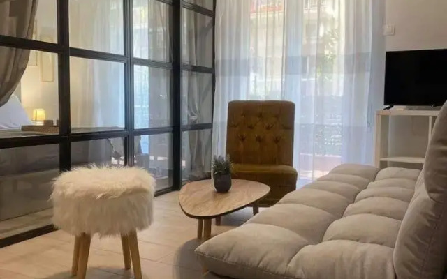 Lovely Apartment- At017