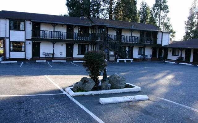 Coach N Four Motel