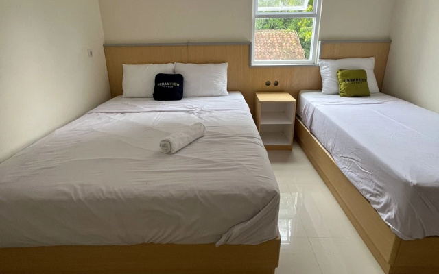 Urbanview Indria Inn Solo by RedDoorz – Guest Rooms – Surakarta