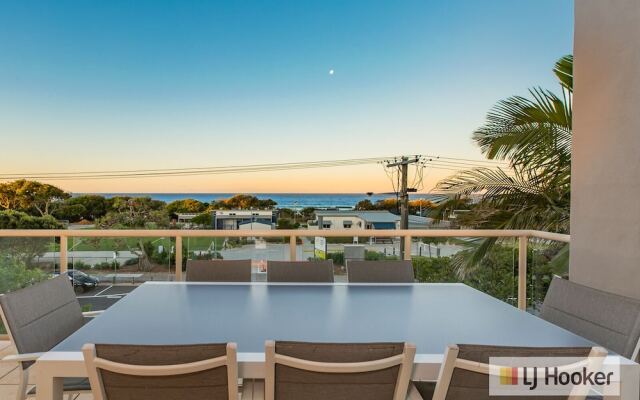 Exclusive Ocean View Penthouse On Marine Parade