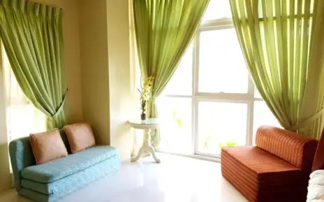 Myna Lagoon Pico de Loro
