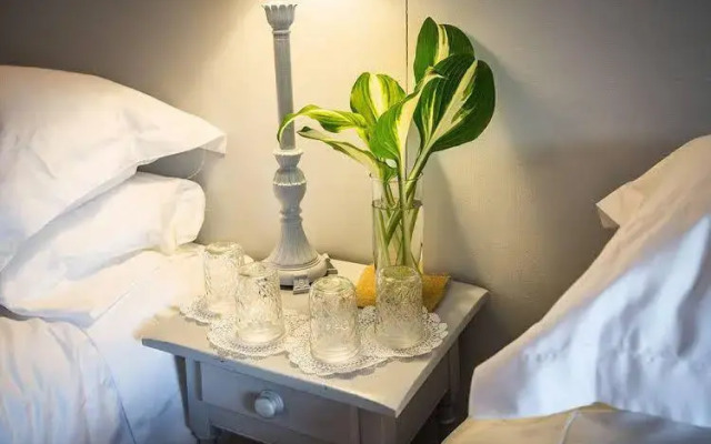 Pine Hill Arms Hotel