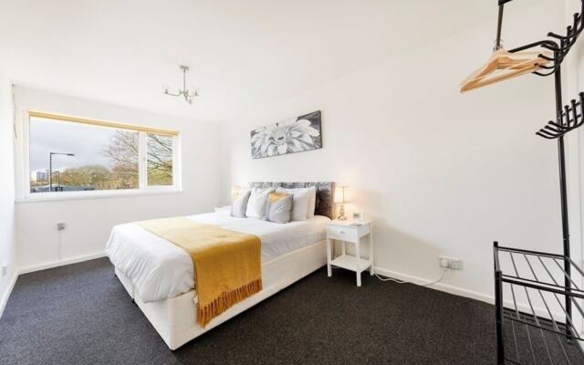 City Centre House FREE PARKING