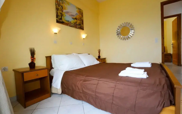 Agios Georgios - 2 Beds - Sleeps 5 - Free Parking