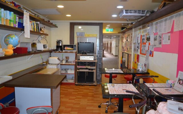 Holo Hostel