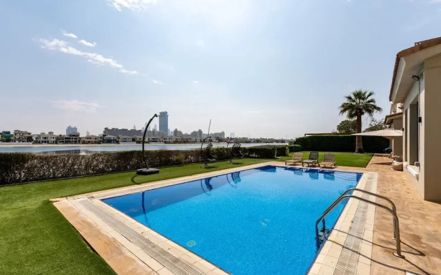 Beachfront 6BR Villa w Private Pool at the Palm