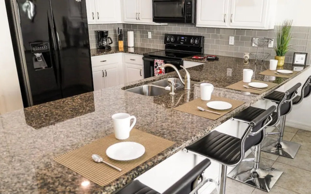 Amazing 4 Bedroom House Near Disney