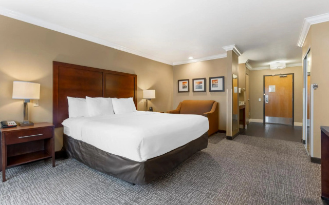 Comfort Inn & Suites Redwood Country