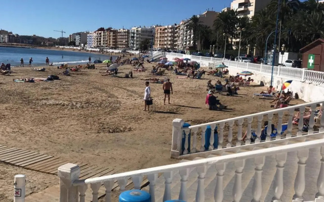 Cozy Holiday @ 3BR Apt Near Beach Promenade!