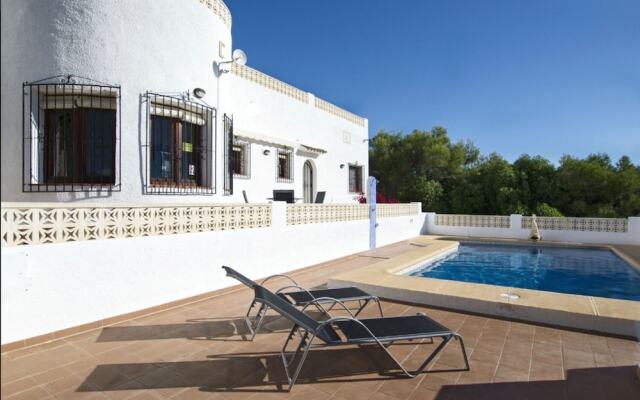 Villa - 2 Bedrooms with Pool, WiFi and Sea views - 105016