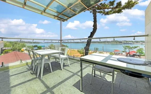 Ganghwado Mare Seawater Poolvilla