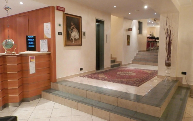 Augustus Hotel