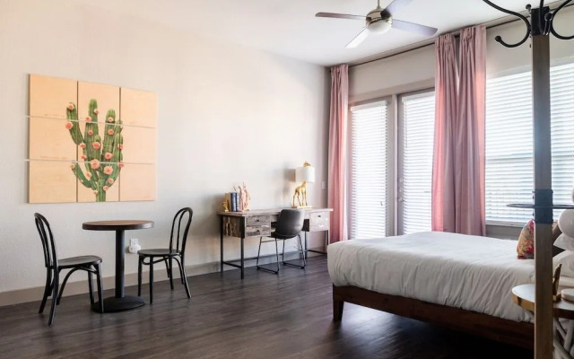 WanderJaunt -- Luxe East Austin Apartments