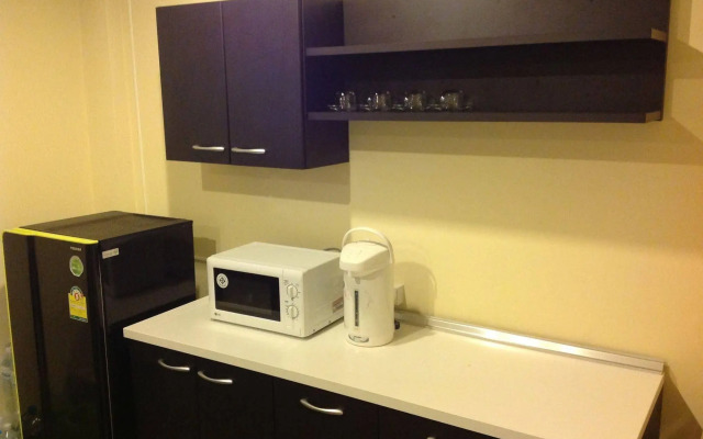 Beehive Patong Hostel