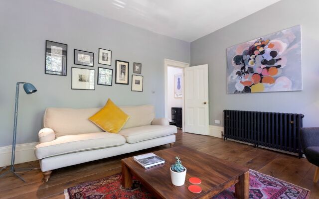 Two Bedroom House in Islington