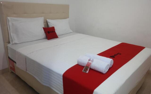 RedDoorz near Mall Ratu Indah 3