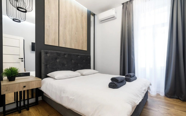 Royal apartment on Hmelnytskogo 37