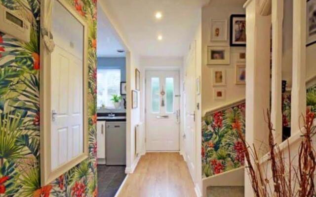 Sunny family 5-sleeper near Newquay’s top beaches