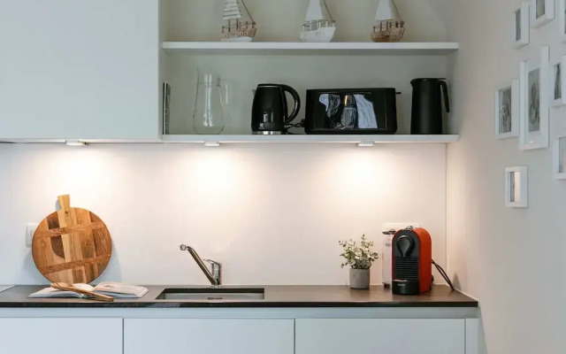 Spacious Top-flour Apartment With Private Parking